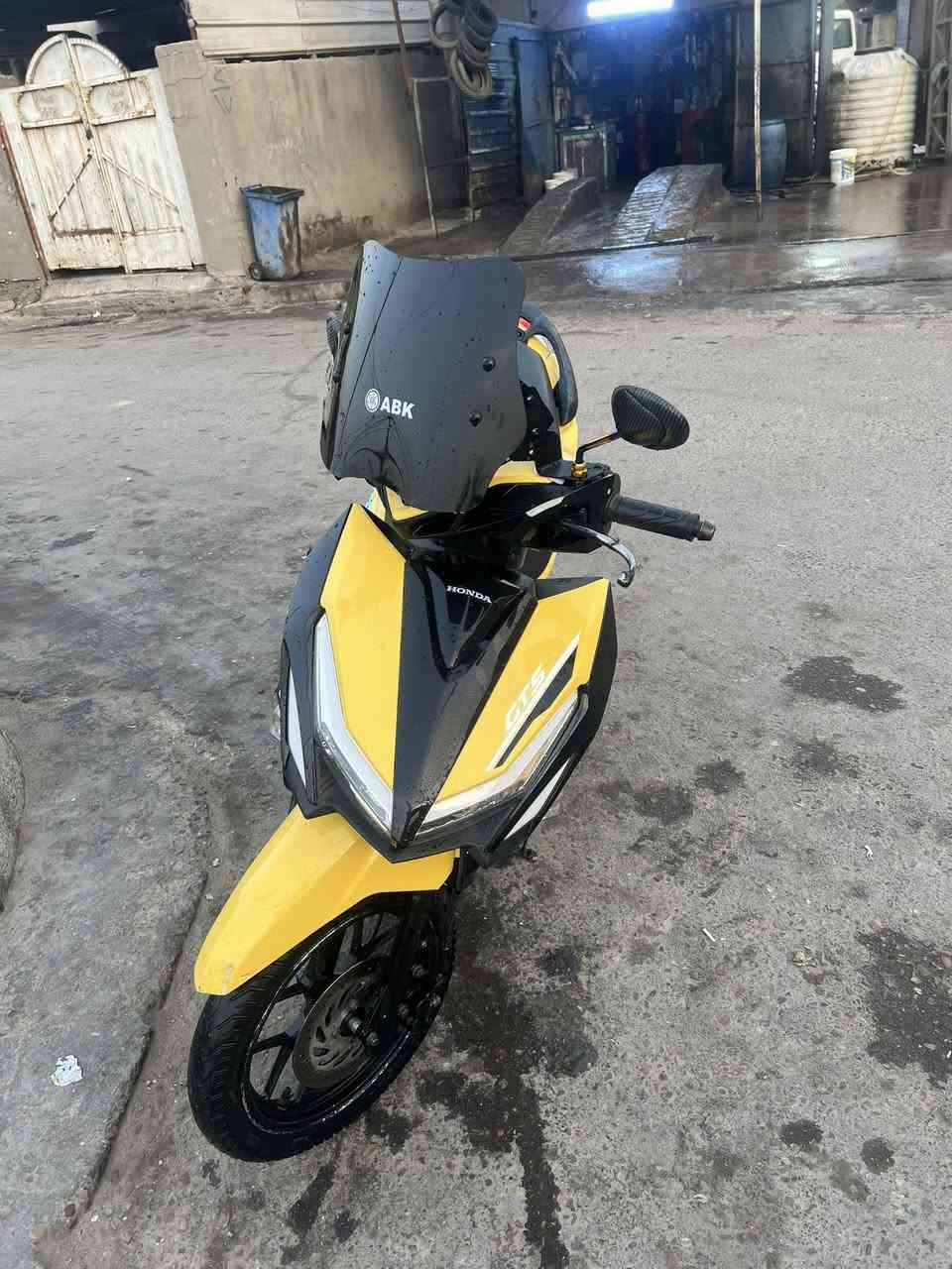 السلام عليكم جي تي اس هوندا امتياز يابان دراجة ما مبدل بيها برغي كل غراضها الاصليه كابريتر وكلشي بيها دراجة حلوه ومرتبه بلحقيقة احلى من الصور سعة المحرك 150سيسي سرعتها 160 طستها تخبل وناعمة وشعله ومعدل مكاني بغداد مدينه الصدر سعرها 850 وبيها مجال كلش بسيط ***********
