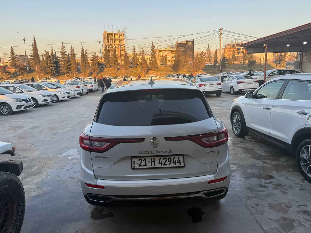 رینو کولیوس2018 قە پات مواسە فات 
پانوراما.، درگا بە سمە.، کوشن گە رم .، کوشن سارد.، کامیرە 360.،هە رچوار دە وری حاسە.،سنوق جگ.،رادار .،سنە وی تا کوتای 2030تازە
دە بل ئە کسل
سوکان ڤولیوم .، ئوتو پارک 
چوار ویل تایە ی لوک.، پاتری لوک
دە بل ئە کسل.،زور مواسە فاتی تر 54 هە زار روشتوە بو زانیاری زیاتر *********** السليمانية, العراق
