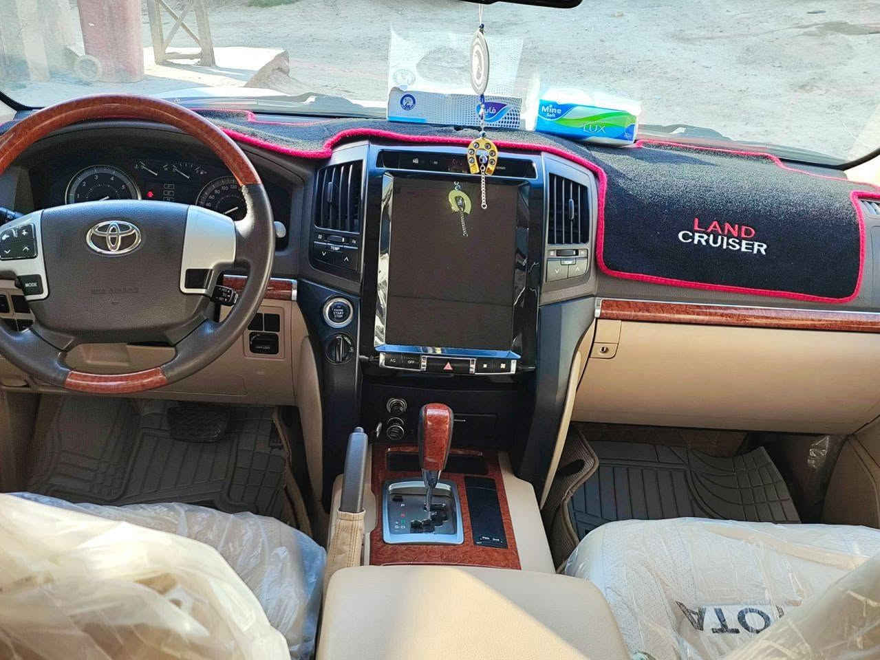 السلام عليكم
لاندكروز ٢٠١٥ رقم بغداد دولي ماشيه 115 حقيقي 
مكفوله كفاله عامه ما عدا بارد بل الباب اصبع جدا خفيف الباقي كفاله من صبغ وتبديل
فول مواصفات فتحه 
تشغيل عن بعد مري قلاب وباقي المواصفات المعروفه
السعر ٤٠٥ وبيها مجال حك الجيه
مكان السياره بابل حله
للاستفسار
***********
