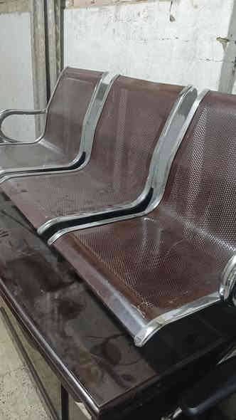 غراض مكتب جديدة للبيع بسعر 200 ألف بيه مجال بسيط جدا...
ميز مكتب مع لوكر منضدي..
كرسي عدد 2
كرسي ثلاثي حديد عدد 2
منطقة ام الكبر والغزلان 
هاتف/***********
