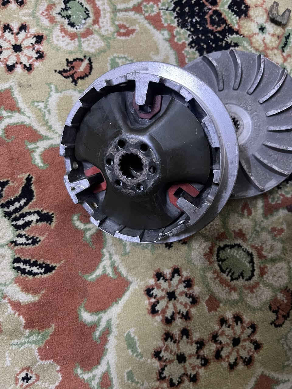 سلام عليكم 
تزويد للبيع 
كلجات اماميه رياضيه أصليات واحد منهن بوشه جبيره قوي 
بوشه جيسو اصليه59 هيه والبستم كامله 
راجز 5 خرز اصلي
سلف رياضي اصلي مال رمبه  
مكاني مدينه الصدر 
رقمي ***********
