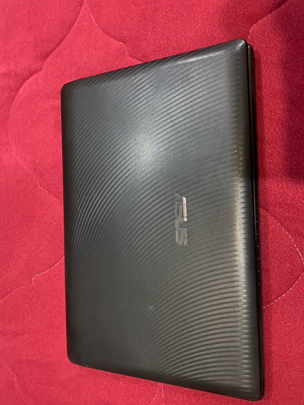 لابتوب اسوز للبيع 
معالج كواري 5 الجيل الرابع
رام 4 كيكا 
هارد 512 HHD 
كرت شاشة داخلي من انتل 
الابتوب يحتاج بطارية والشريط الشاشة واضح بالصور 
مكاني بغداد مدينة الصدر 
رقمي *********** 
سعره ٨٠ الف عراقي وبي مجال 