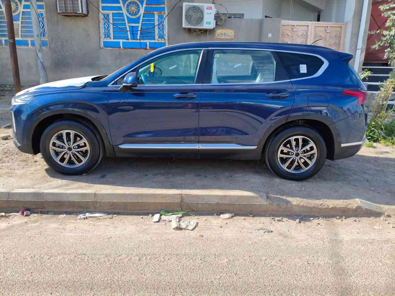 السلام عليكم سياره نوع سنتافي وارد امريكي موديل 2019 بيها ضربه دعاميه الكدام والباب الوره العبري فقط والباقي كفاله  كير مكينه حداديه كفاله السياره جديده مال بيت موصفات تحكم استيرن جهتين كامره دوره حساسات السياره على وضع الشركه العنوان ذي قار سعر 180 الهاتف ***********
ملاحضه رقم سياره ذي قار مداور ثاني يوم
