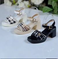 حذاء نسائي • كعب ٥سم • مقاسات ٣٧-٤١