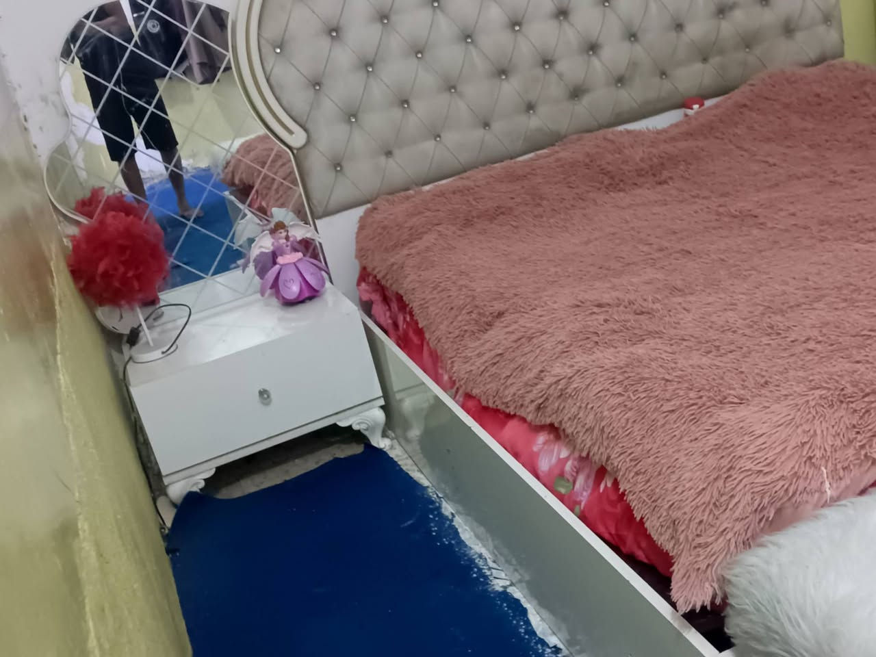 غرفة نوم السعر ٣٠٠. 

 ٨ قطع نضيفه


**إذا كنت صاحب هذا الإعلان وتريد حذفه لأي سبب، رجاءا أرسل رسالة إلى الدعم الفني**