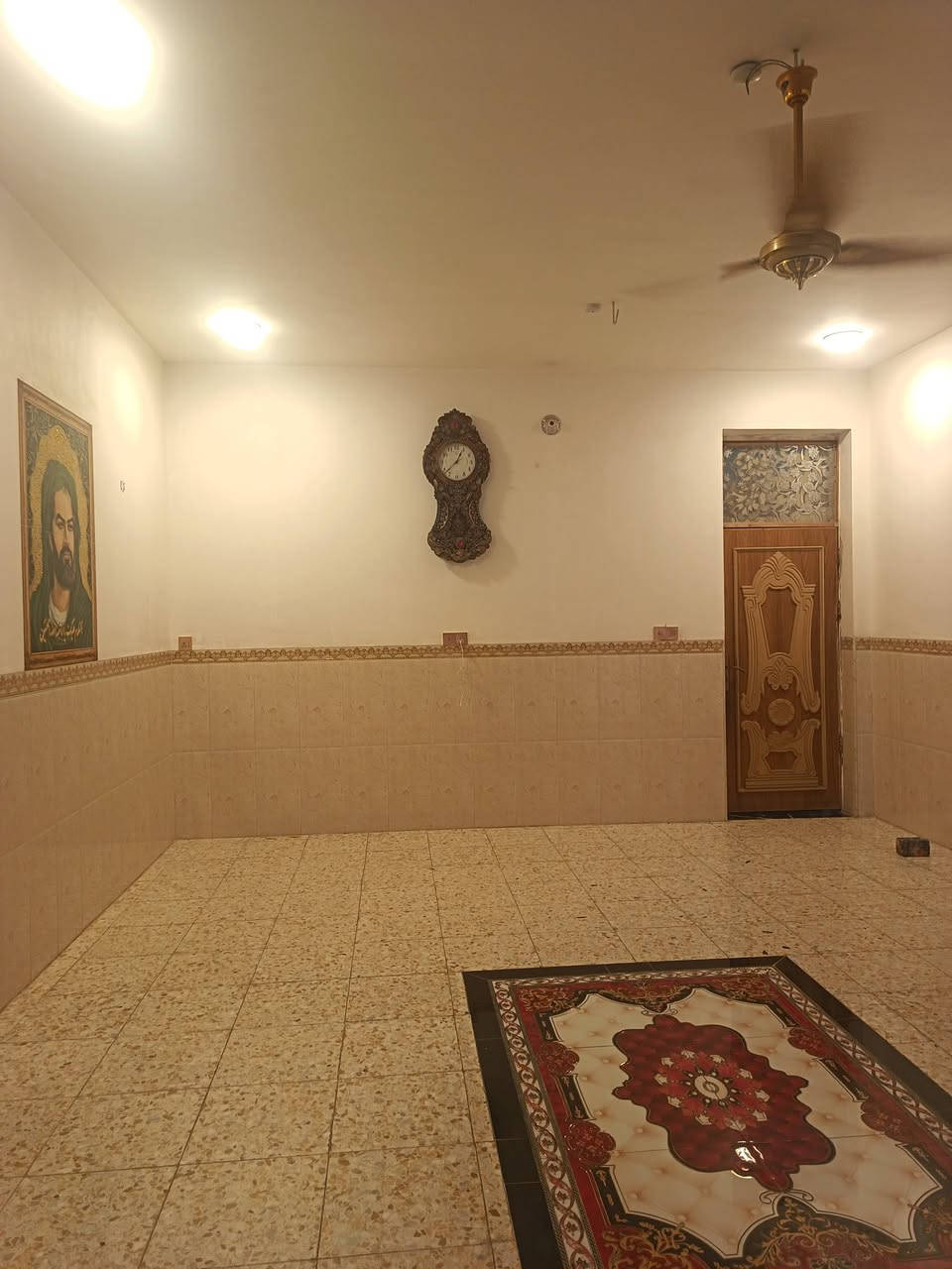 اللهم صلي على محمد وال محمد ،،
دار للببع في منطقة التاجية طابو ملك صرف مساحه 200م شارعه 20م يبعد 50 متر عن  التبليط ،،طابقين واحد بناء حديث يتكون غرفة نوم صاله مطبخ واستقبال ومنور وصحيات عدد2 داخليه وخارجيه  الطابق الثاني نفس الارضي كامل نقص ارضيه وبيبان فقط للأستفسار اكثر ***********
