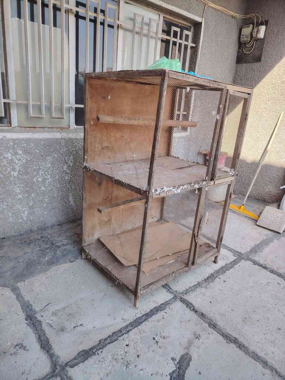 خانة الارتفاع ١٣٠ النزال ٦٦ العرض ٨٥ مع مناهل صغيرة ٢ مع سلات ٢ بغداد حي أور *********** السعر ٢٥ ألف
