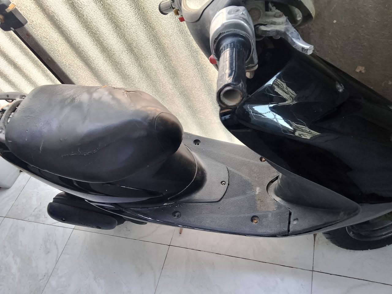 السلام عليكم للبيع عصفورية فحل دراجة اي نقص مابيهة مكينة ممفتوحة كهربائيات شغالة  اشاير لايتات تايرات جدد دبلات جدد دراجة نكرة بكل وقت كفرات اصلية جدد دراجة نقص الاشاير الامامية فقط السعر 260 مكاني بغداد دورة شراي اتصل على رقم بي واتس اب ***********
