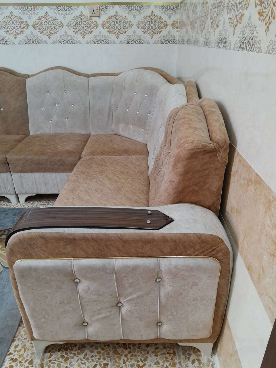 ديوان خشب  عراقي فصال تركي 
سبع امتار 
سعر300وبيها مجال.


**إذا كنت صاحب هذا الإعلان وتريد حذفه لأي سبب، رجاءا أرسل رسالة إلى الدعم الفني**