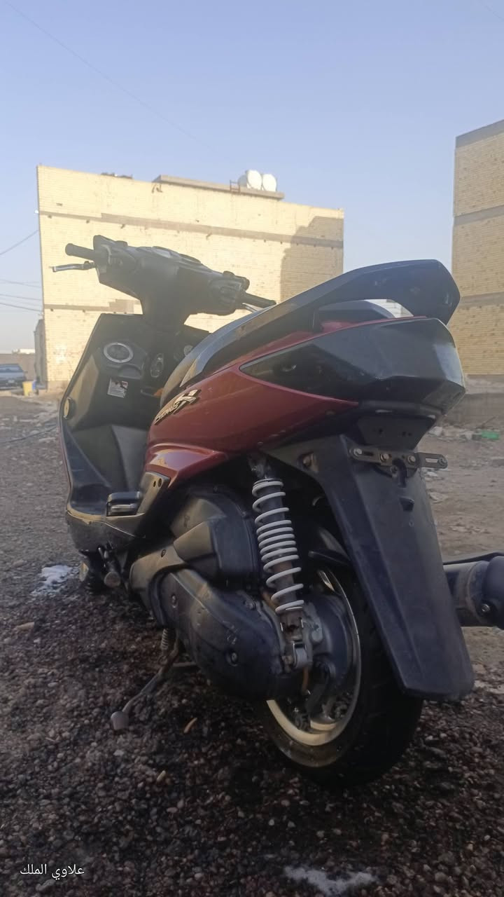 سلام عليكم
سكنس فحل خمسينه اصل
دشبول 3الوان اصلي
دراجه كلش جديده
مكينه مكفووله بلاديه
كهربائيات كلها شغاله 
طلاعات
نوزل خطين
لايت زنون
كفرات كلهن ختم واحد
جويتر بلادي
تايرات جلاتين
يدات بريك رياضي اصلي
سعرها 750بيها مجال بسيط ماكو هيج نضافه بهيج سعر
مكاني بغداد الغزاليه
***********
***********
