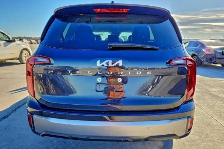 كيا تولرايد ٢٠٢٥ الضرر موضح في الصورة حاليا موجودة بمعرضي بعمان ...
 بالإمكان إدخالها بقرار ذوي الشهداء ..
مدة التسليم ١٠ يوم 
للاستفسار ..
***********
***********
***********
الحظور الى المكتب الكائن في البلديات تقاطع امن العامة سابقا حي التجار
