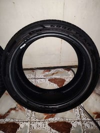 زوج تايرات سيفك 235/40/18 أمريكي 07903827727 نظافة 80 بل 100