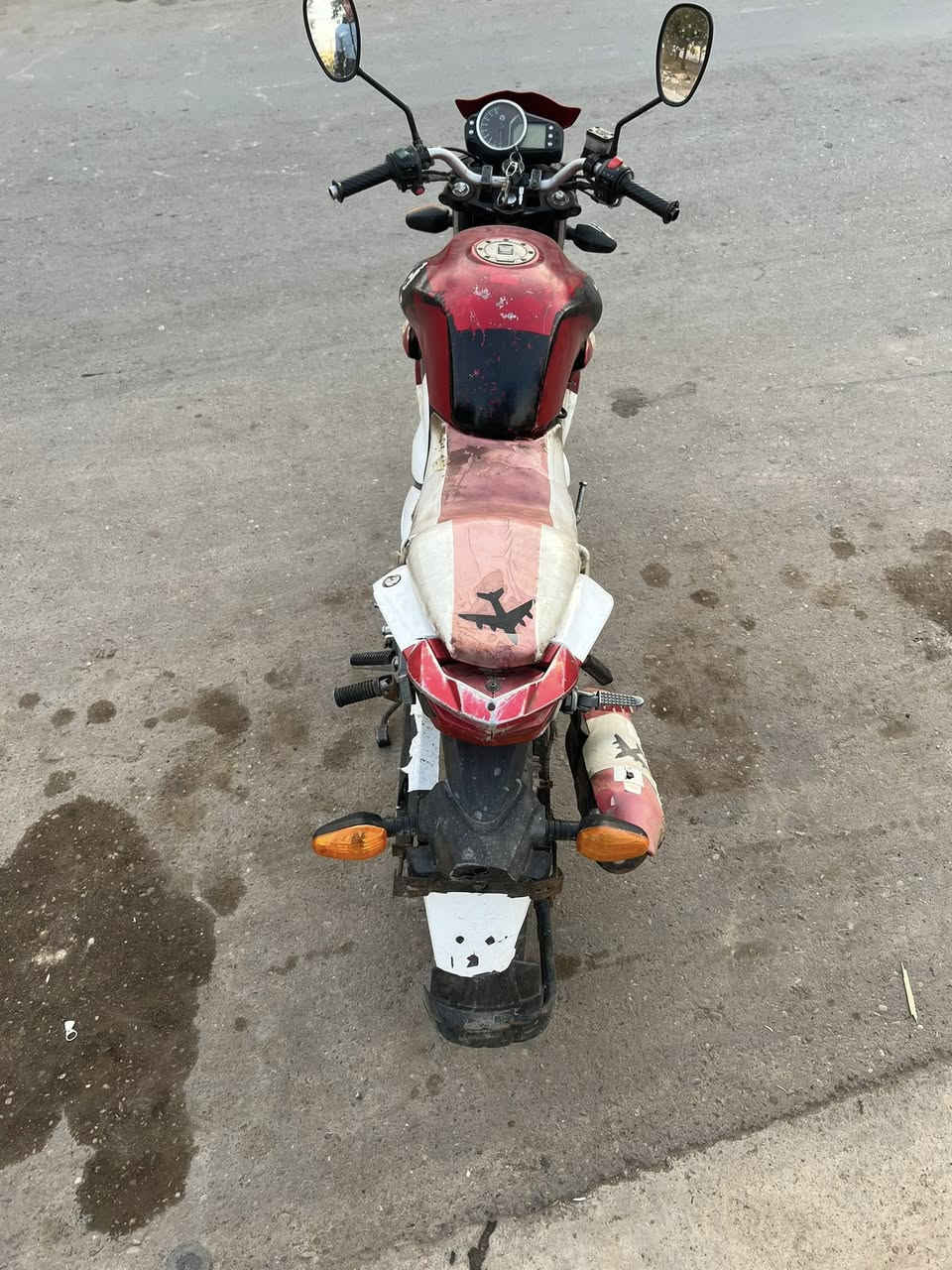 السلام عليكم لبيع دراجه سايم بطحه دراجه كله شغاله هندر سلف اشاير لايت مابي شي نقص محرك دايوان 150 دراجه بيه اوراق سعر ٥٠٠وبي مجال قليل رقم الهاتف ***********
