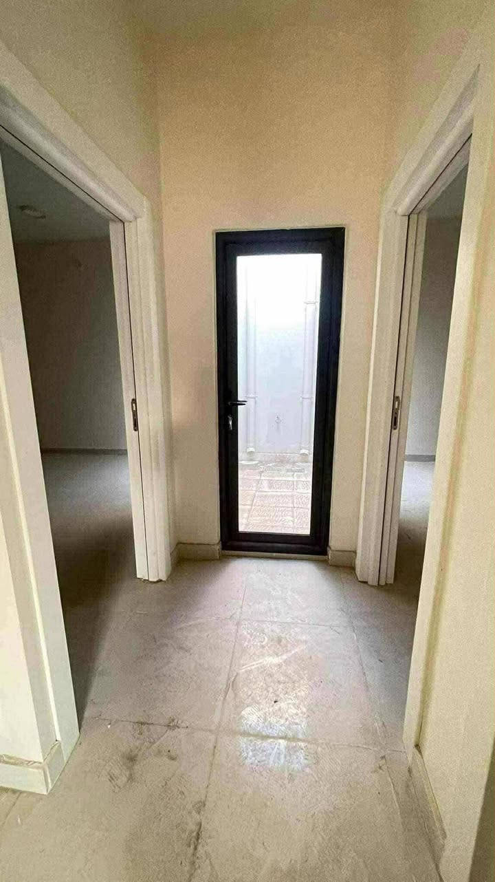 السلام عليكم
بيت للبيع في مجمع الغدير المساحة153م
طابق واحد✨✔️
غرفتين نوم✨
حمام عدد2✨
استقبال 💫✨
حديقة 🌿✔️
مطبخ✨✔️
مناور عدد2✨🌿
البيت نظيف وجديد وغير مسكون 
للأستفسار التواصل على
***********
تبارك للعقار
