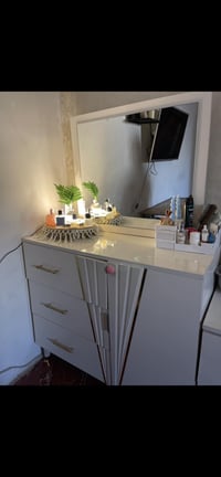 ميز مرايا • توصيل • شعب