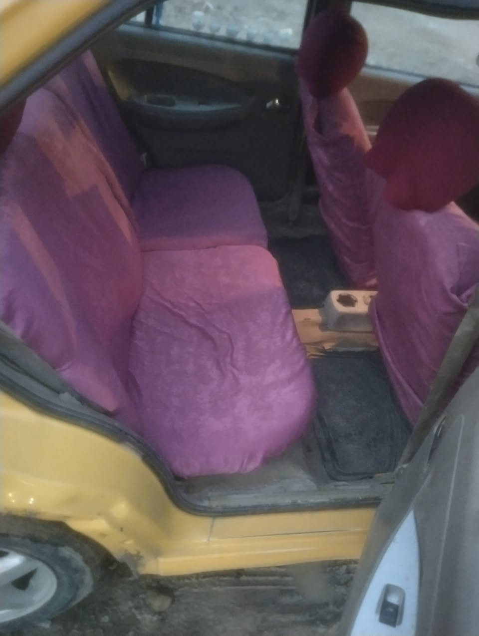 يا الله من رخصت الادمن
السلام عليكم 
شيري كوين موديل 2010 
سياره جاهزه كبل للشارع وسياره خير من الله  صدرها 75٪ 
سياره رقمها بغداد تحويل شوكت ما يعجبك بس شرط التحويل عليها هيئا سنويه ساقطه 2018 غرامات مصفره السياره جاهزه كبل للشارع ما تشتري لا تكسر بالسعر سعرها 27 وبيها مجال اللشراي رقم الهاتف 
*********** الهاتف 
*********** واتساب
