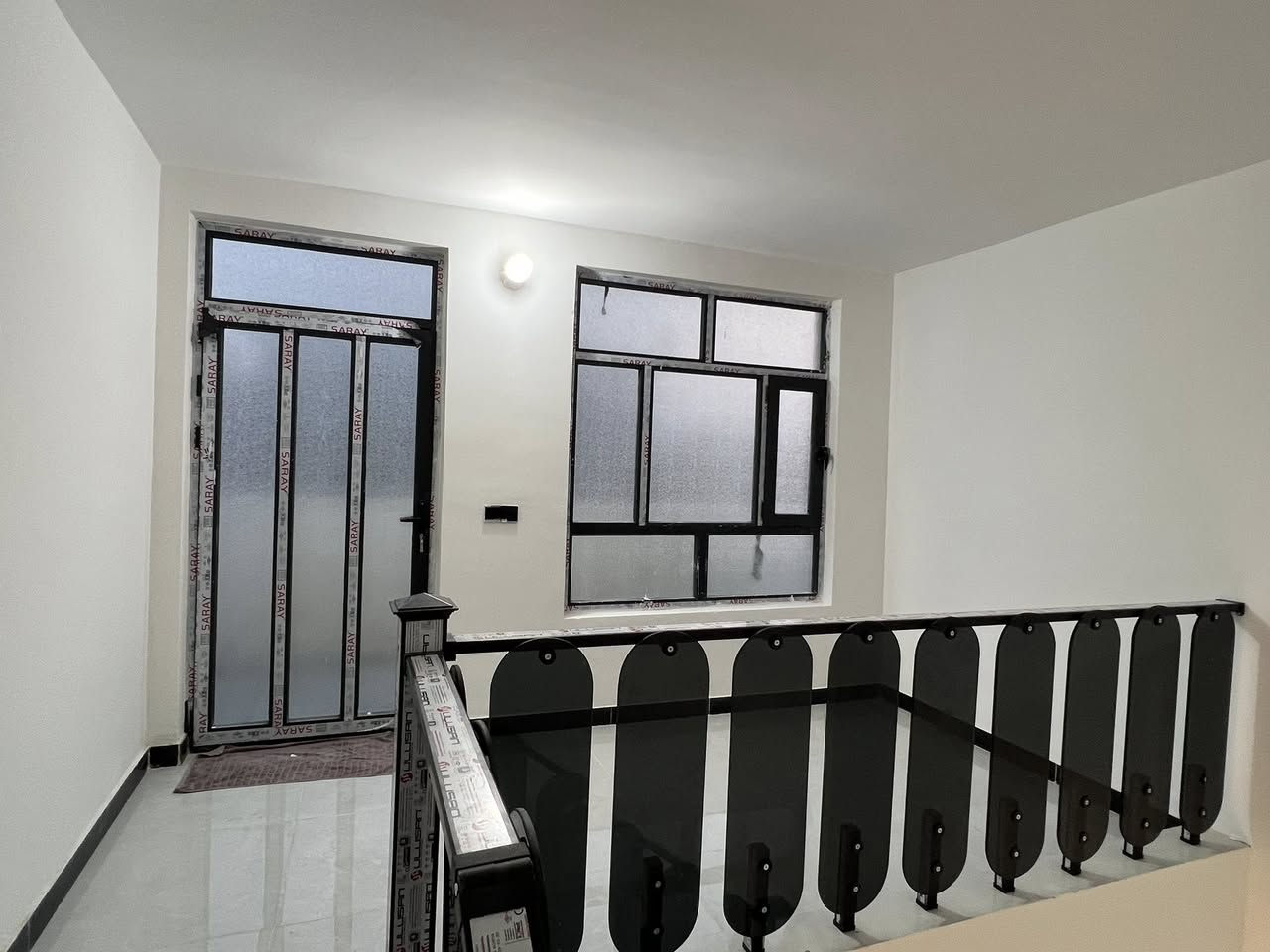 دار للبيع في الدورة البعيثة مجمع الامل طابو زراعي سند 25 المساحة 100م واجهة 6.25 نزال 16 يتكون من ثلاث طوابق بناء حديث زيرو الطابق الاول يتكون من مطبخ. استقبال. صالة. حمام.  غرفة نوم.  ولطابق الثاني غرفتين نوم. حمام. صالة. ولطابق الثالث بيتونة ومخزن للاستفسار ***********
