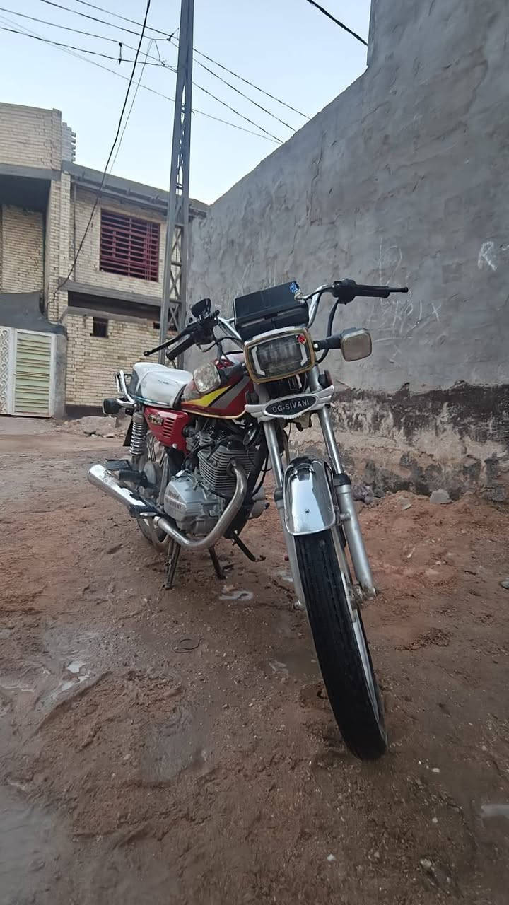 سلام عليكم
دراجه خمسه كيل جاهزه أي نقص وأبيه شرط سلف هندر تشتغل السعر ٤٥٠ وبيه مجال 
***********

