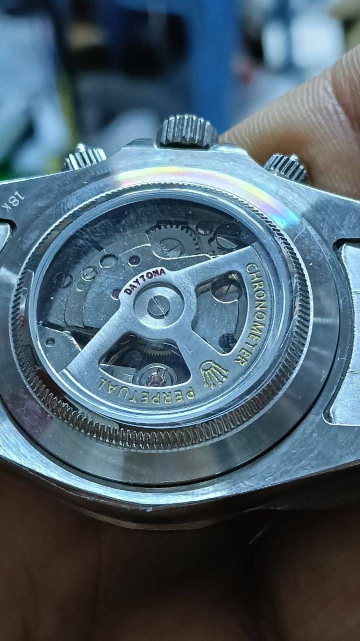 80سعر
شوفولي جمال رولكس سويسري دمار هذا ساعه مكينه كشف اوتو الموديل: كوزموغراف دايتونا، وهو مصمم خصيصاً لتلبية احتياجات  لقياس الفترات الزمنية والسرعات المتوسطة.
القطر: يتوفر عادةً بمقاس 40 مم
الإطار: إطار "سيراكروم" أسود من السيراميك مزود بمقياس تاكيمتري، يتميز بمقاومته الفائقة للخدش.
المحرك: تعمل بمكينة 4130 أوتوماتيكية، وهي حركة كرونوغراف ميكانيكية ذاتية التعبئة.
الزجاج: زجاج ياقوتي (ياقوت زفير) مقاوم للخدش للحفاظ على وضوح الساعة.


**إذا كنت صاحب هذا الإعلان وتريد حذفه لأي سبب، رجاءا أرسل رسالة إلى الدعم الفني**