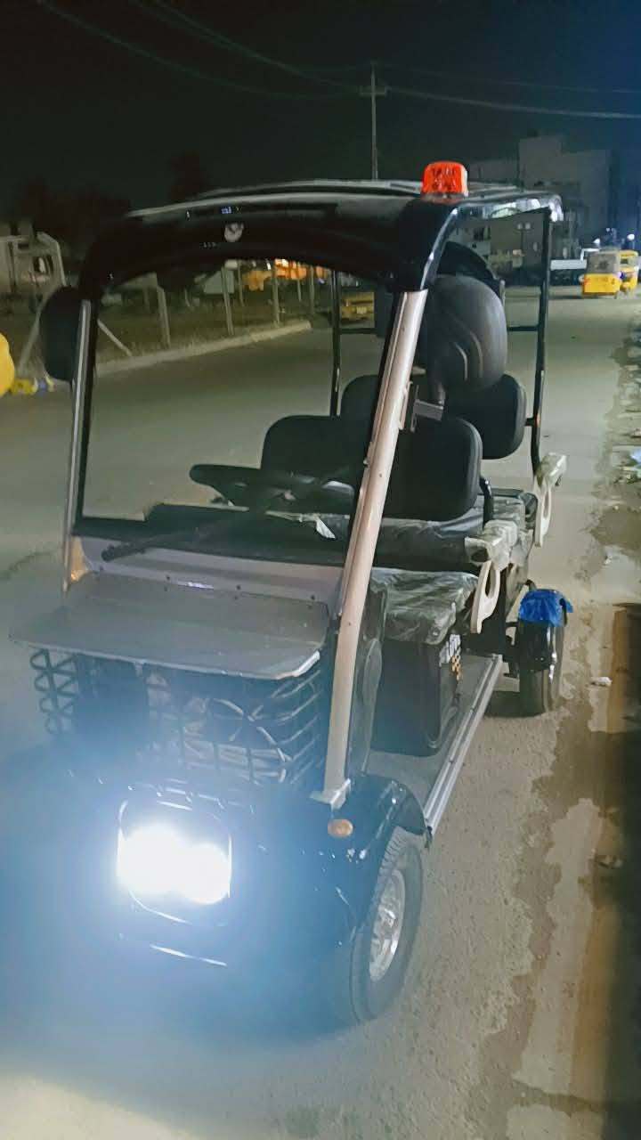 سلام عليكم عيني سياره رباعيه شحن
2 بصمه 
تشغيل عن بعد 
6 بطاريات 
36 امبير 
بيهه كامره
مسجل بلوتوث اسبير 
سرعتهه 60 
💵 السعر مليونين ونصف وبيهه مجال
للاستفسار ***********
