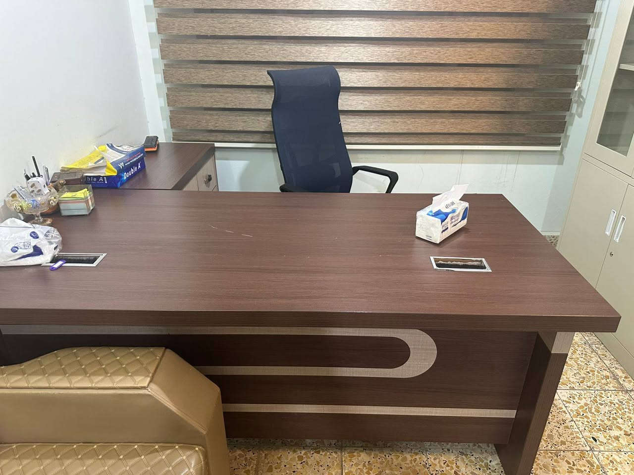 ابيع شلعة ما بيع قطع 
السعر ٥ مليون وبيهن مجال تعال شوفهن و بخدمتك 
أمانة الله غراض نضيفات وجدد
5 ميز
مع كراسيهن
مكتب مع كرسي
طخم جلد
كراسي اسود غير مستعمل  13
كراسي متفرقة يمكن 10
ميز طعام عمل. 1
ثلاجة عدد 2 واحد كبير واحد صغير
سبالت العدد 2 طن 2 انفيرتر
ميز حاسبات عمل واحد


**إذا كنت صاحب هذا الإعلان وتريد حذفه لأي سبب، رجاءا أرسل رسالة إلى الدعم الفني**