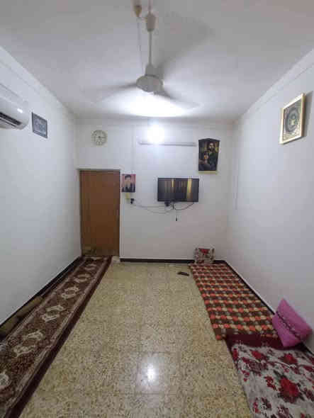 اللهم صل على محمد وال محمد 
دار للبيع المساحه 100م طابو زراعي سند 25 تحويل مباشر 

                                   طابق واحد 
غرفه وكلدور وستقبال ومطبخ ومجمع صحيات داخل وخارج وبيتونه 

عنوان حله شارع 100قرب جسر المشات 

منطقه سكنيه خدمات بيت جديد ومرتب ولسعر جدا مناسب 

السعر   55  وممكن تفاوض للاستفسار اكثر اتصال ***********

                                      ملاحضه

عندك عقار اتريد اتبيعه او تأجره طابو صرف او طابو زراعي مراسلت الصفحه او اتصال ***********
