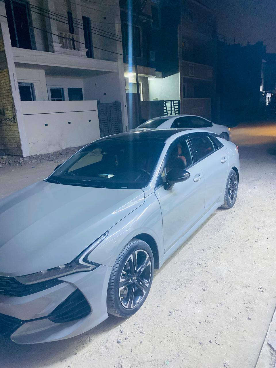 السلام عليكم
كي 5 موديل 23 وارد امريكي فول أعلى مواصفات رقم بغداد بأسمي بسعر مناسب مكان السيارة بغداد 
***********
