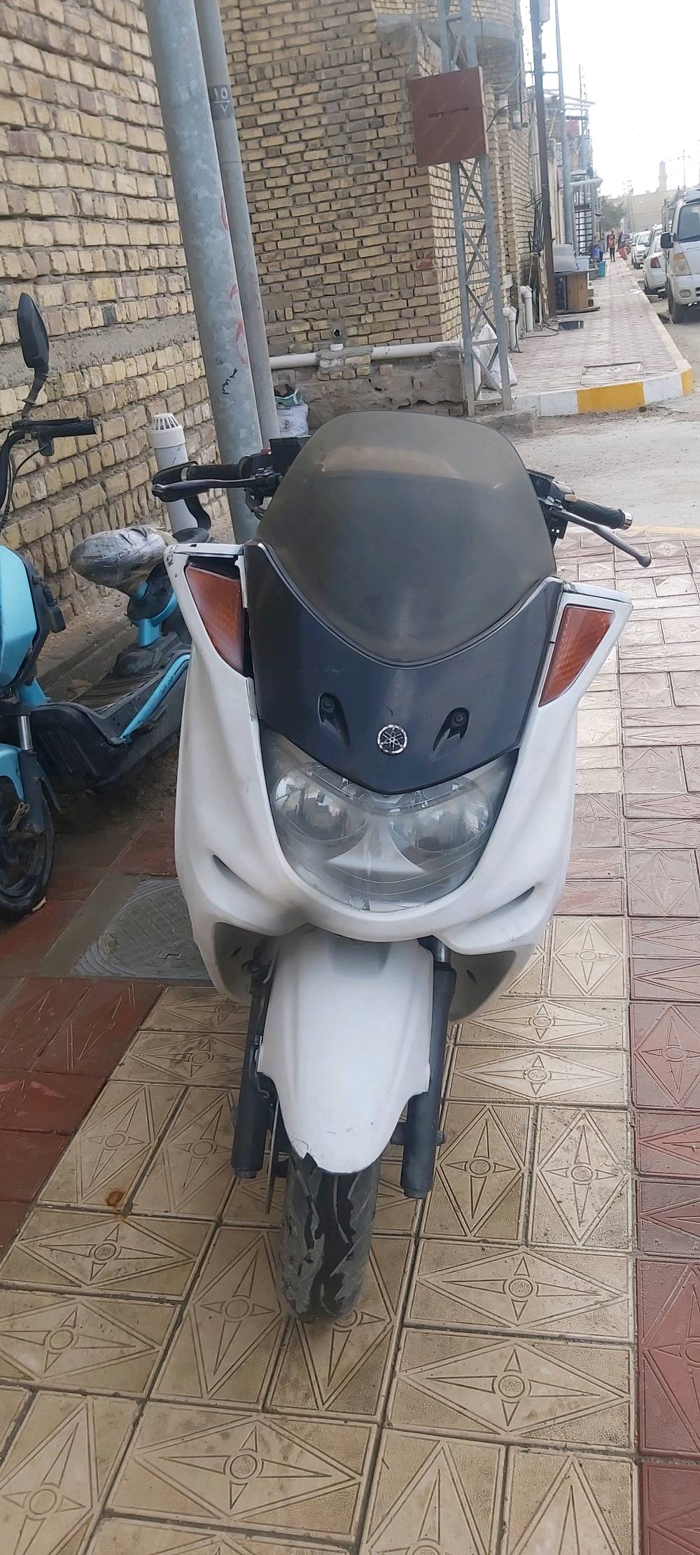 دراجة ماجستك دبل رون  ابيع كوم حديد 
قبل شهرين مجفته وبدلت سلف بس اخر عطل صار بيه خرطه بالكرنك ما يعشق  وي سلف علمود  يشغله وتركته وبالنسبة كهربياته  شغاله وتواير جدد مجرد إعادة تصليح من جديد ومحتاجه  دواشمه ترجع طبيعيه ولي حاب يصلحه او مواد احتياطه بالنسبه اذا كنت مصلح 
عنوان/ ذي قار / سوق الشيوخ 