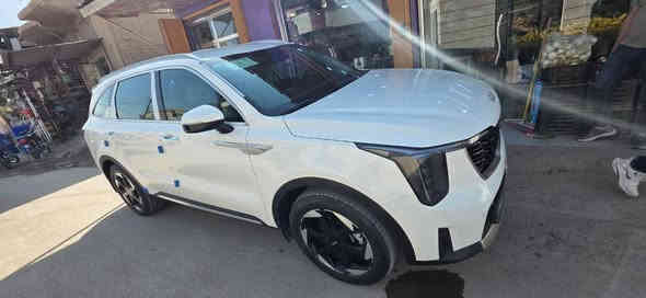 سورنتو٢٠٢٤ خليجي . ضمان الدولية خمس سنوات  . رقم بغداد . مواصفاتها  فول من عدا الفتحة . 
محرك ٤ سلندر ٢٥٠٠ 
بصمة وتشغيل عن بعد 
صندوق كهرباء 
كراسي كهرباء 
كراسي خلفيه كهرباء 

ويل 19
بردات خلفية 
داتشوا
كير بالاستيرن شفتات
لايت 4 عدسات 
اوتو هولد 
مانع انزلاق ومانع انحدار 
مري ترحيب وشفط
شاحن واير لس 
حساس تاير 
كامرة دوارة 
حساس أمامي وخلفي 
ثلاث قطع تبريد 
لايت زنون 
٧ راكب 
إنارة دشبول ٦٤ لون 
شاشة كبيرة متصله
فول تحكم استيرن 
وبعد مواصفات . السيارة جديدة  وبعدها بالفابلون  ماشية 49 آلاف  ومكفوله .كفاله . السعر275 دولار . المكان حله لاستفسار ***********
***********
