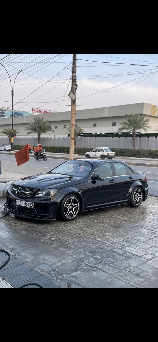 السلام عليكم للبيع
وايد بدي تعديل كامل الامارات ويا صبغ هاي سيارة نسخه وحيدة بل عراق 

مارسيدس  amg بدي 204

موديل 2012

محرك v6 عقل فوك المرغوب

فول موصفات 

صبغ  فى دبي على الشغل تعديل ابيع عام

كير مكينه كفالة 

مواصفات السيارة 

تعتيم تلقائي للمرآة الداخلية 

نظام تبريد +قطتعين منفصل تبريد ثلج 

أنارة قراءة أمامية 

حساس اضاءة

فتحه 

موس تحكم وسطي

لايتات زينون وعدسات 

كشنات جلد كهرباء  

ستيرن  بور

تحكمات ستيرن 

داخل اسود سقف شامو

شاشه 

 

لايت زينون وعدسات 

حساسات مطر

وبيها بعد هواي مواصفات ماذكرتهن

رقم شمالي تحويل وكاله بشرط 

مكانه بغداد السيديه 
رقمي ‭٠٧٨٣ ٨٧٧ ١٢٢١‬ 
السعر ١٣٥ مجال كلش بسيط
