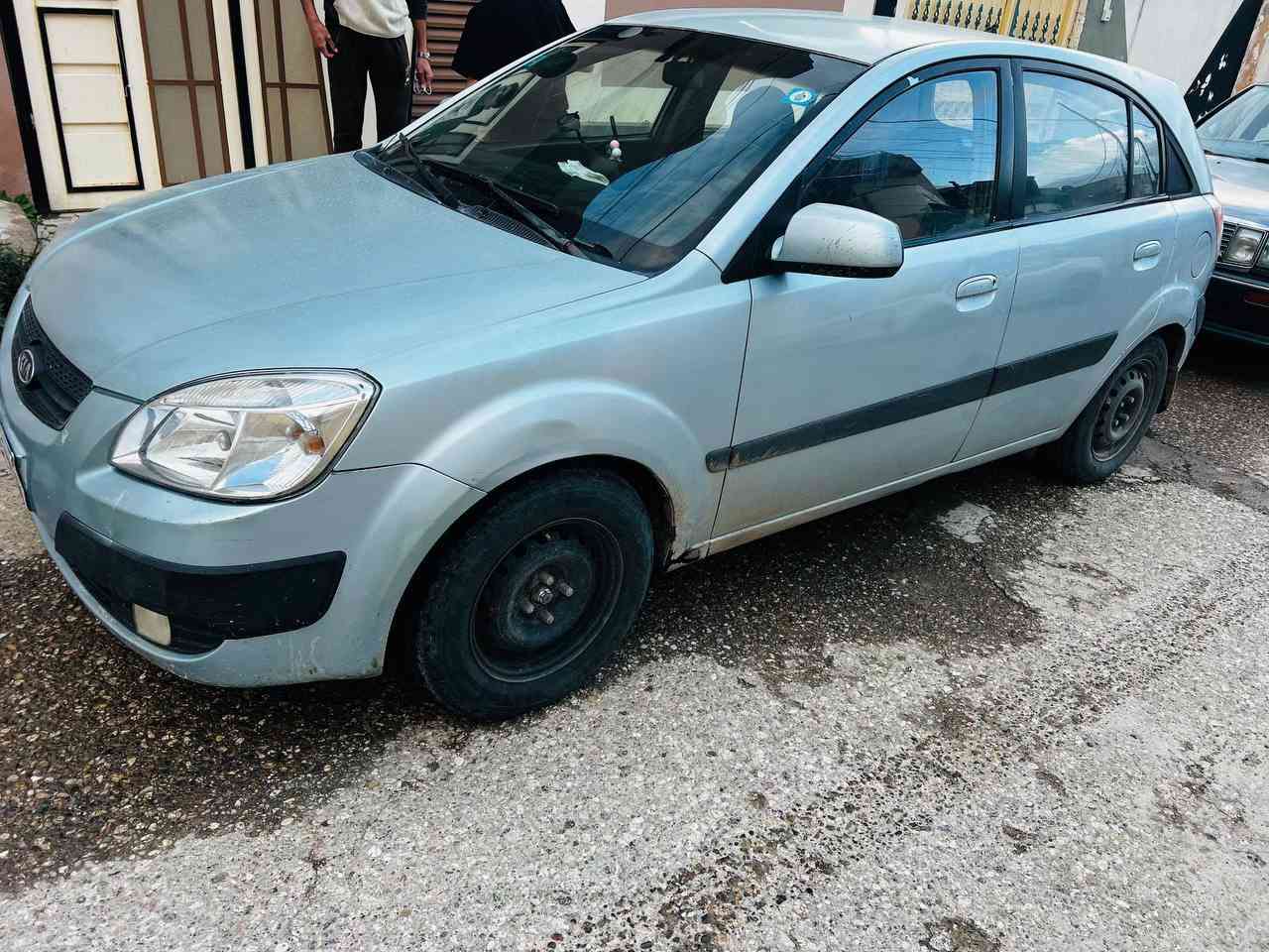 كيا ريو 2006 خليجي 
مصبوغه عام بسبب الهزه 
بدون حادث  او دواخل جدد شرط
طخم كامل جديد شاده + مشط ستيرن
منضومه تبريد جديده 
منضومه البانزين نوزلات بلكات عبوه فيت بم كله جديد
شاشه كار بلي + تحكمات ستيرن
هزه جديده
رقم بغداد بسمي تتحول اي مكان
مكاني موصل 
*********** اتصال او واتساب
