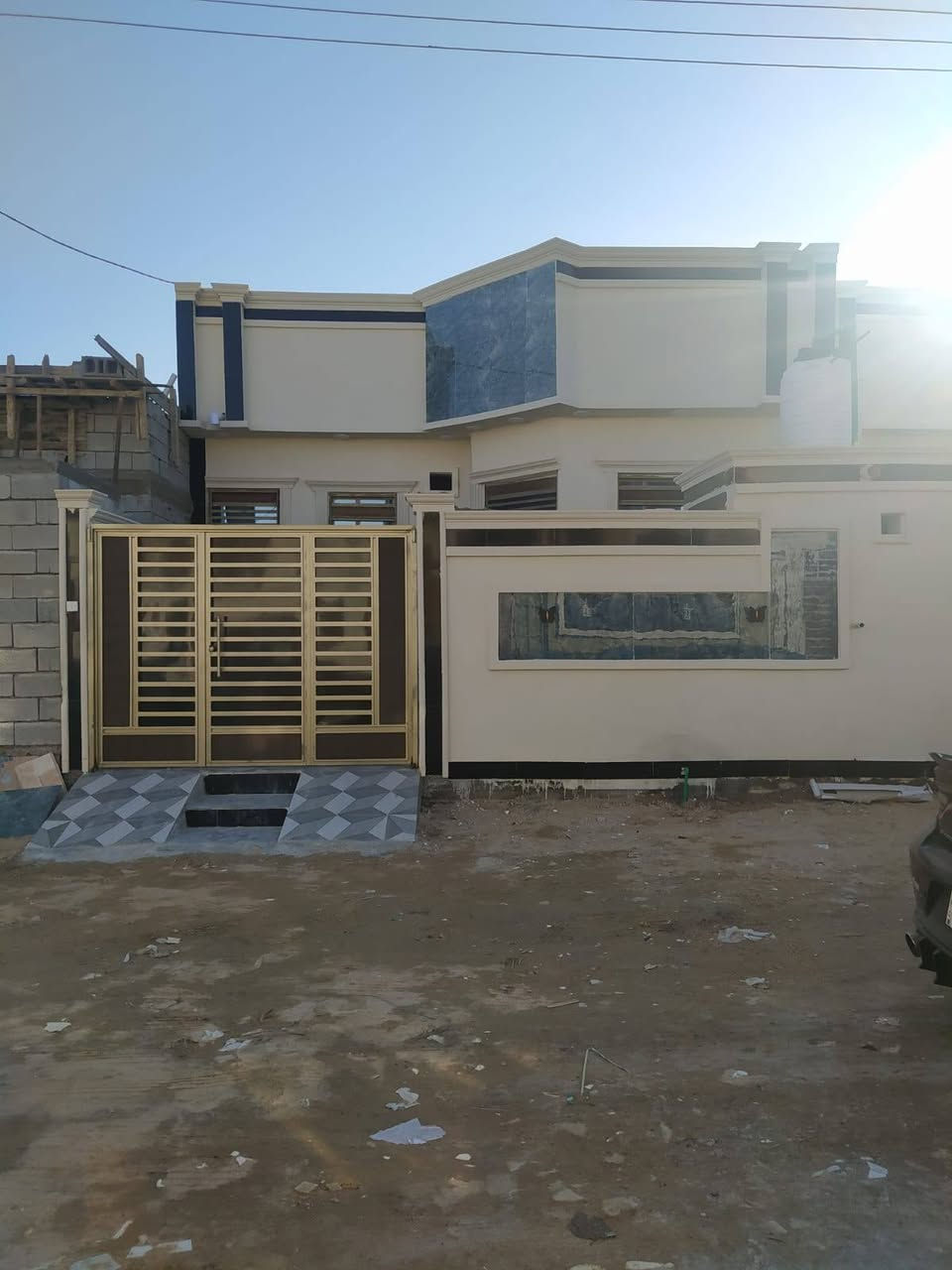 بسم الله الرحمن الرحيم يتوفر لدينا بيت للبيع طابو زراعي عراقي يتكون من غرفتين وديوان  وصاله ومطبخ وصحيات وكراج مساحة 160 متر عنوان البصرة ابو الخصيب قريب على مدينه الاندلس سعر 85 وبيه مجال ***********.   ***********
