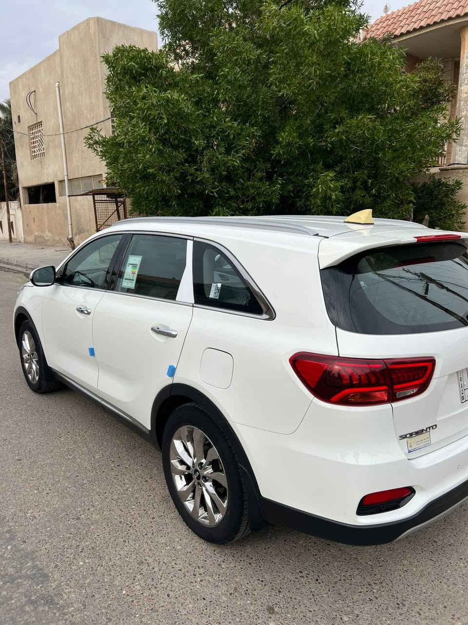 السلام عليكم كيا سورنتو 2020 فول 1/1 خمس كامرات سايد بريك دكمة 6 سلندر ماشية 55 الف رقم بصرة كفالة عامة السيارة الفحص مرفق بالصور 
السعر : 280$ 
رقم الهاتف : ***********
مكان السيارة البصرة
