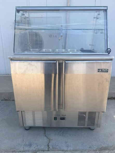 سلام عليكم للبيع براد مقبلات مكاني بغدادمامستعمل***********
