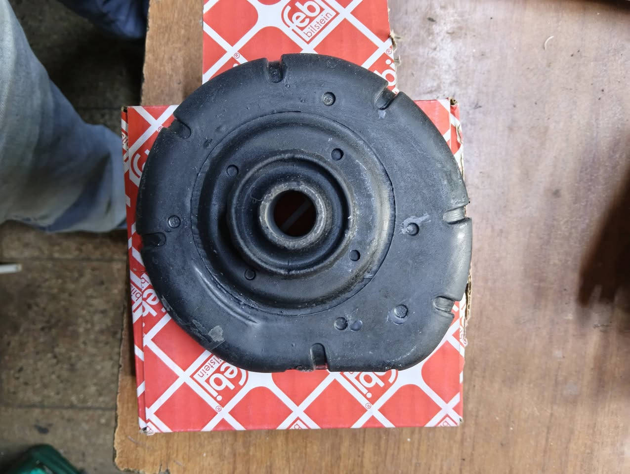 السلام عليكم
يتوفر غراض صدر فولفو 850 جديد صناعه الماني 
دبه ماء محرك 
واتر بم 
درايم شفت 
قايش تايمن كيس 
العنوان بغداد الكراده ساحه عقبه بن نافع 
يتوفر توصيل لجميع لمحافظات. 
***********
