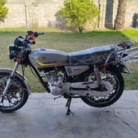 للبيع سيفان محرك 200 موديل 25 مكفولة من كلشي السعر 800 وبيها مجال ‏‪07...