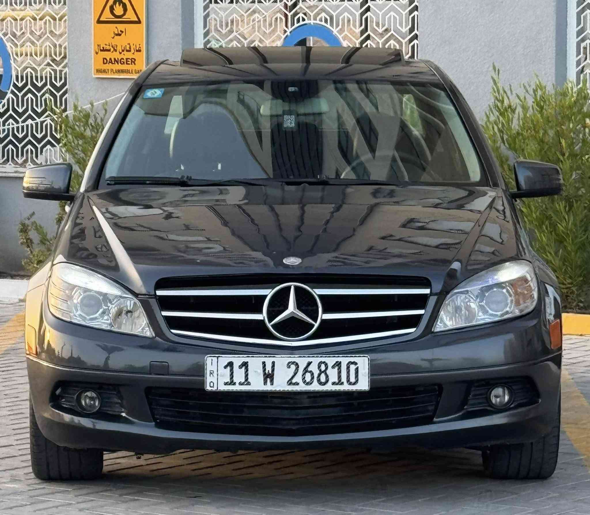 C300 2011 ماشية 118 الف بيها صبغ ثلاث قطع الباقي مكفول شرط بدون ضربه قوية
مواصفات:
-محرك 3000 ابو عقل فوك مرغوب
-سلايد روف
-كراسي جلد كهرباء
-كراسي تدفئة
-ستيرن كهرباء
-تحكم ستيرن
-ماوس معلومات
-شاشة معلومات وسطية
-تبريد منفصل
-تبريد قطعتين
-بردة خلفية كهرباء
-مودات قيادة 
-اشاير بالمري
كير محرك مكفول شرط الفحص سيارة بالواقع احلى من صور رقم بغداد باسمي هزة وارقام وسنوية جدد سعر 124 وبيها شي بسط مكاني حي الجهاد
***********
***********
