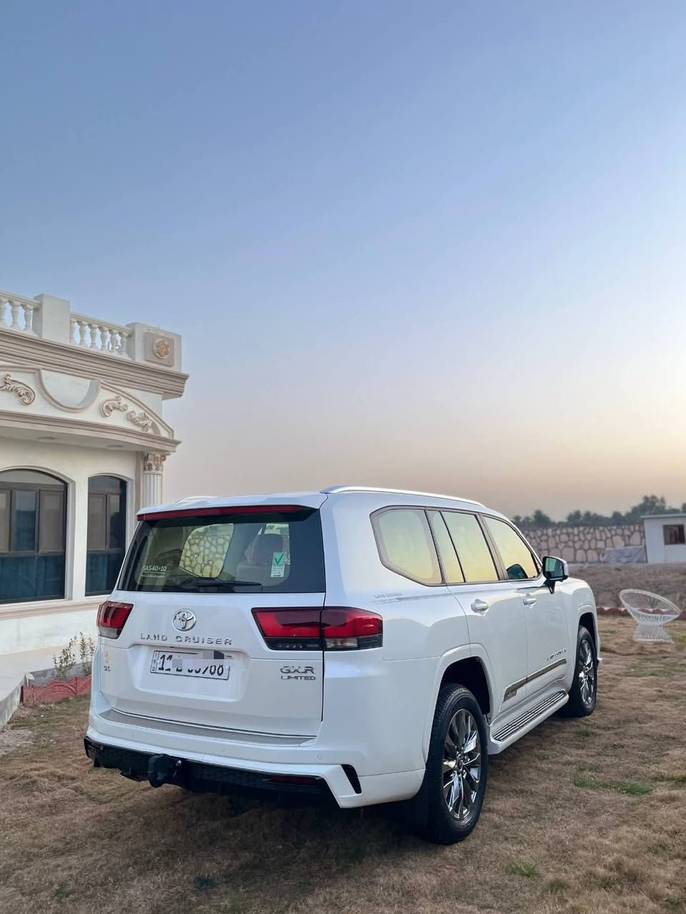 ♦️تويوتا لاندكروزر GXR Limited موديل 2024 – محرك 4000 تنفّس طبيعي♦️
◾️سيارة جديدة قوية للبر والمدينة، ومواصفات ممتازة.
المواصفات:
◾️موديل 2024
◾️فئة GXR Limited
◾️محرك V6 4000 تنفّس طبيعي
◾️دفع رباعي 4WD
◾️قفل دفرنس خلفي
◾️5 كاميرات محيطية
◾️كشن جلد كهرباء + تدفئة وتبريد
قير أوتوماتيك
◾️مثبّت سرعة متكيّف (رادار)
◾️مكيّف أوتوماتيك أمامي وخلفي (تبريد خلفي)
◾️تشغيل بصمة/زر (Smart Entry + Push Start)
◾️شاشات عدد (3) أندرويد
◾️شاشة + بلوتوث/USB
◾️شاحن لاسلكي _ واير لس
◾️مرايا كهرباء قابلة للطي
◾️كشنات جلد كهرباء مع تدفئة وتبريد للكشنات .
التفاصيل:
🚩المسافة المقطوعة: 2200 كم فقط
🚩وكالة ساز — لازالت داخل ضمان الشركة
🚩تبديلات زيت المحرك مجانية
🚩رقم بغداد إنكليزي + هزة جديدة
بأسمي شخصياً
🚩كتلوكات الشركة مع بصمة عدد (2)مكفولة كفالة عامة من الضرر والطلاء والتعديل والتكحيل
🔸️المكان بغداد الدوره***********
