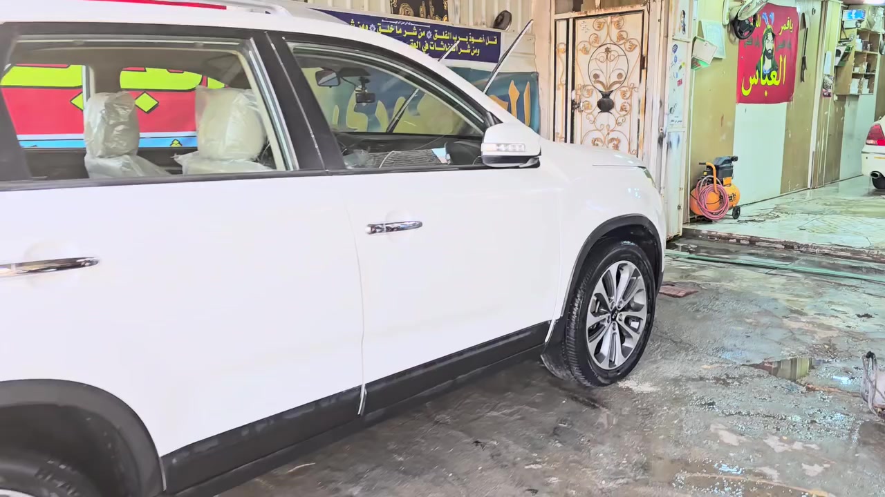 السلام عليكم
كيا سورنتو موديل 2015 خليجي كفالة عامة فول مواصفات عدا البصمة وفتحة السقف  محرك 2400  مفتوح 7 راكب 
سوناره موجود بالمنشور.👇
السعر 165 وبيها مجال 

للأستفسار اكثر  ***********
العنوان : الديوانية .
