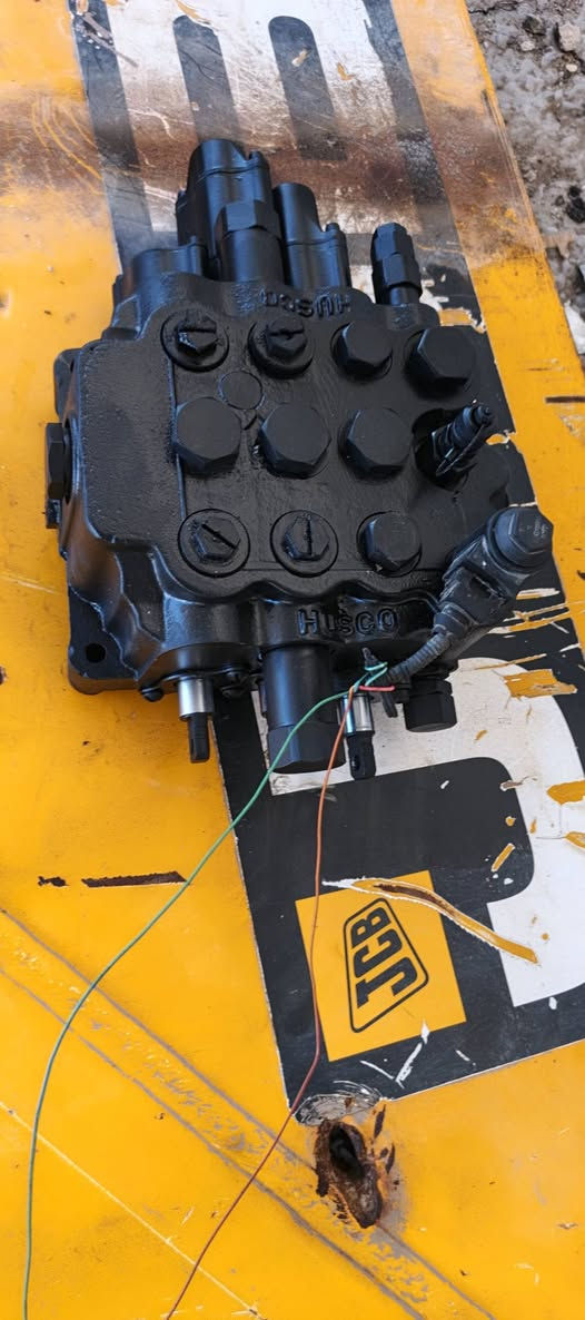 كنترول حفاره جي سي بي للبيع
***********
