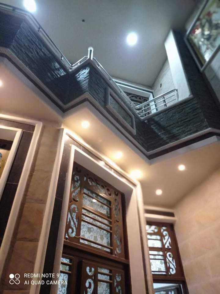 بيت للبيع او مراوس مساحة 💯 متر طابقين بناء حديث كامل مابي اي نقص بداية الحسينية  بالمخابرات قريب كوفي بيت ورد خدمات كاملة ..البيت يحتوي على مدخلين بناء حديث درجه اولى كله حجر ومرمر والسيراميك شرط اسباني والارضية كاشي طابق ارضي والطابق الثاني گرانيت والتأسيسات الكهربائية والصحية درجه اولى منظومه كاميرات بناء طابوق جمهوري..يحتوي على 3غرف نوم  3صحيات واستقبال ومطبخ حار وبارد  السطح اشتايگر .. للاستفسار الاتصال على الرقم واتساب ***********
@إشارة
