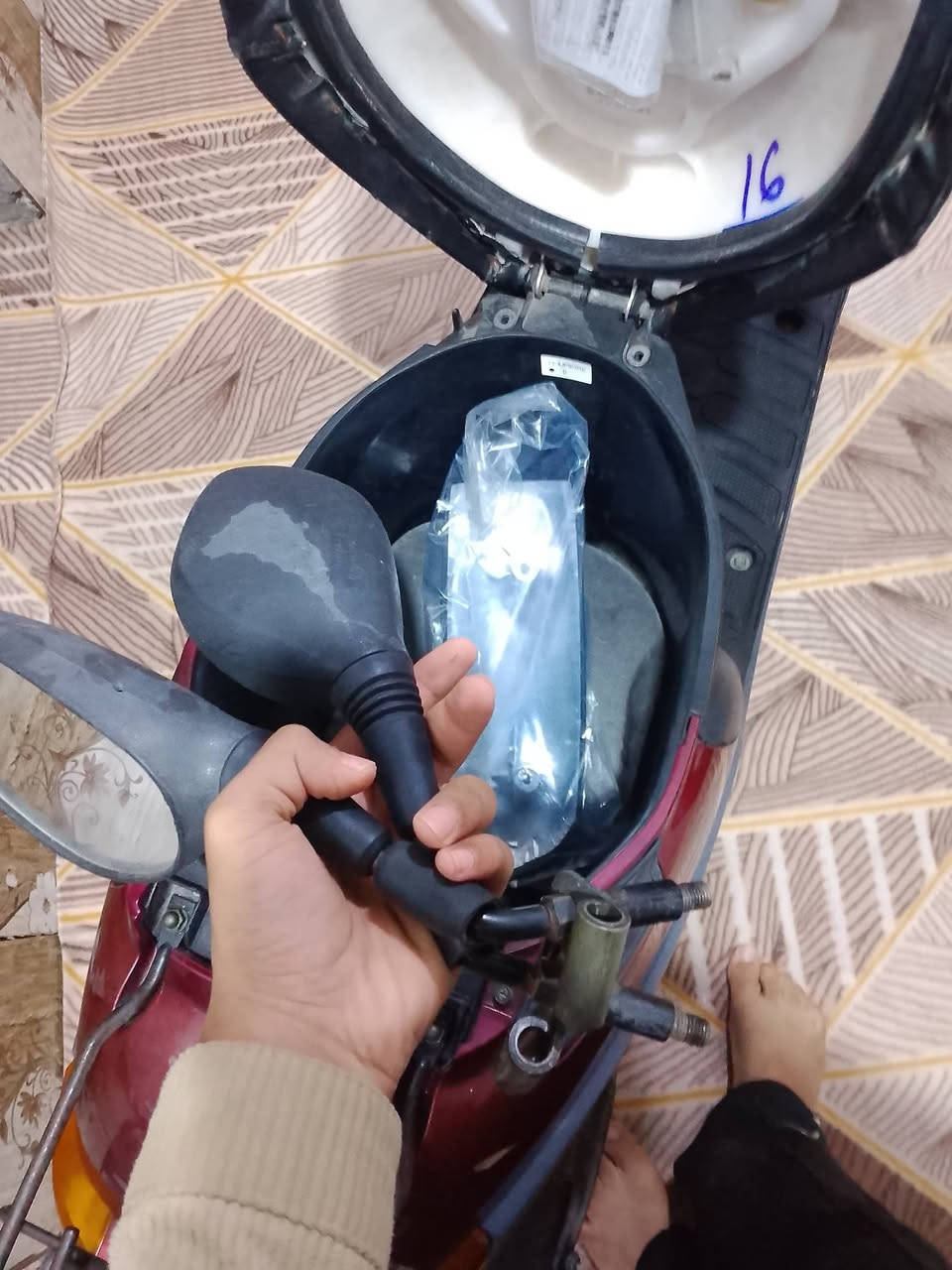 سلام عليكم دراجه بطه مديل 2003 دبل سكليتر خطين
محرك كفاله كفاله عامه ما مفتوح
كلجات كفاله 
نضافيه 100✓
صارله يومين من نازله من لحاويه مكاتبه موجوده اوراق المعرض موجوده 
دراجه كفاله عامه 
كلشي شغال (هندر سلف هورن كلوبات اشاير) 
زلغ مابيه.
السعر 950
 العنوان: كربلاء البوبيات عامود 55
رقم الاستفسار ***********
