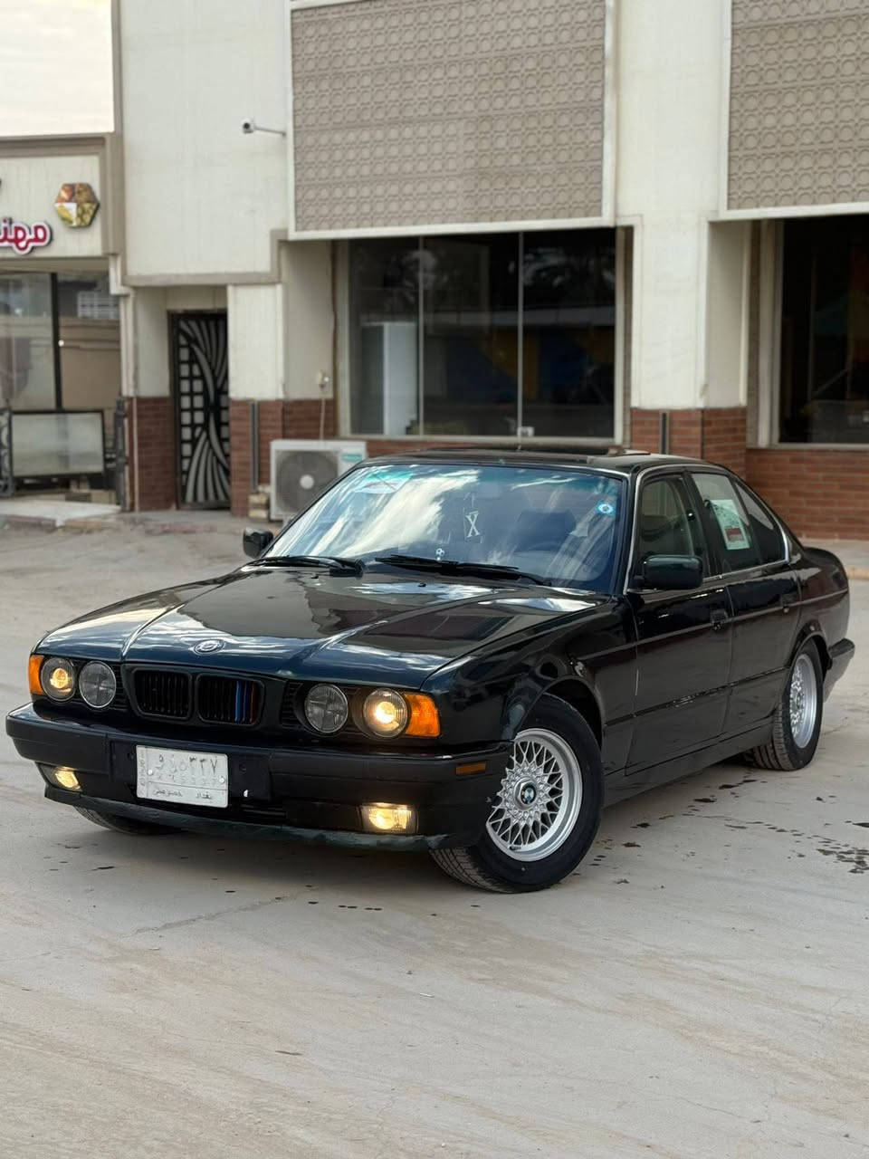 سلام عليكم للبيع BWM 525 مسكر  عدل  بجم عريض  رقم بغداد تحويل مباشر   السيارة جديدة وناعمه جدا سلايت كفاله من خياس وضربه
كير ومكيه وحداديه  شرط جديد تدفئة تبريد شغال كهربائيات كله شغال ع بلاد ماكو شي مايشتغل بيها       
غرفه جديده صاج ملكي   
السعر 57 وبيها مجال بسيط  
مكان السياره بابل  
‏استفسار  ***********
