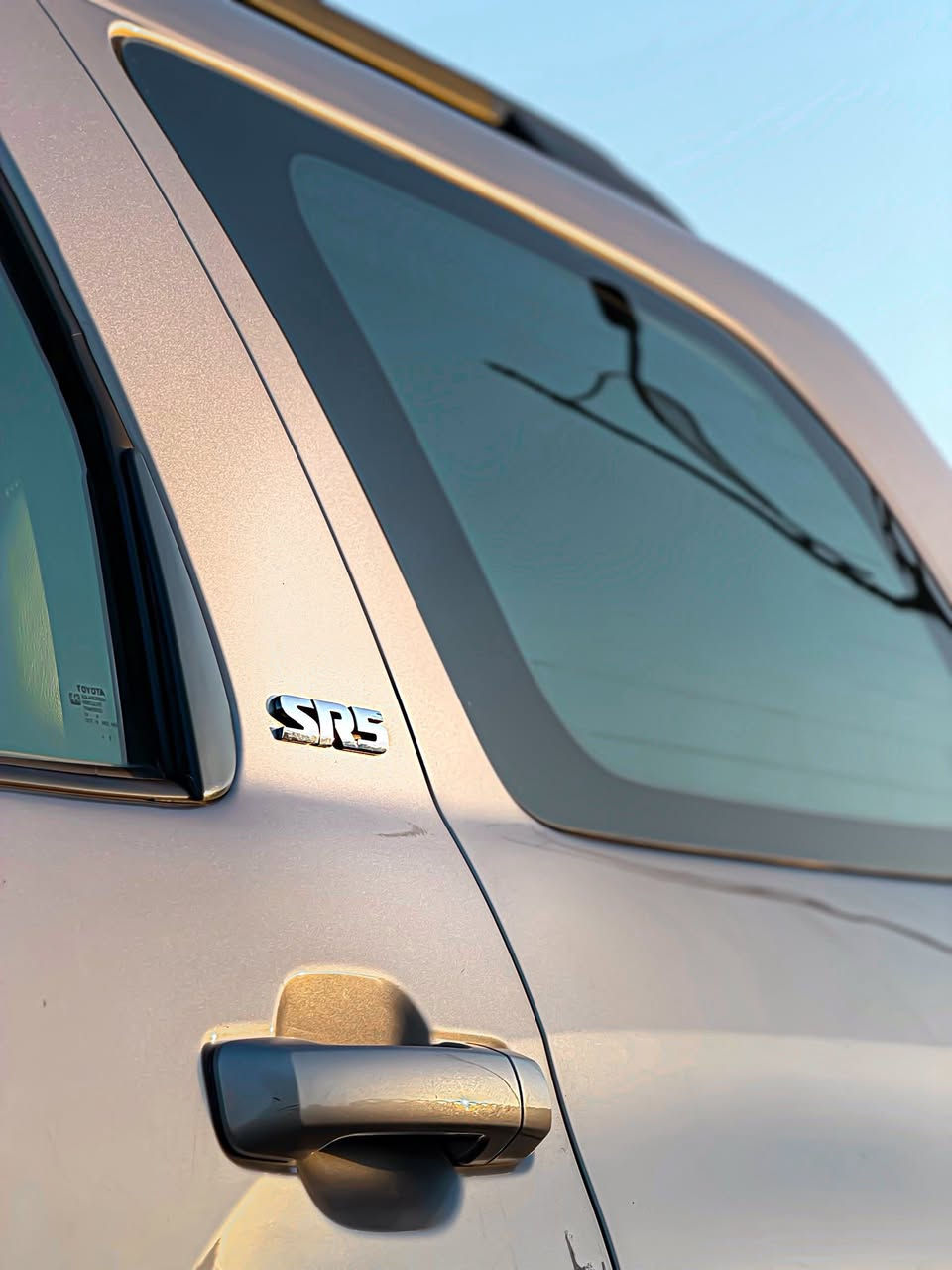 السلام عليكم من رخصت الأدمن المحترم....
صلوا على الحبيب محمد 😍😍😍...
TOYOTA SEQUOIA 2009 SR5
للبيع او المراوس تويوتا لاندكروزر سيكويا موديل 2009 فئة SR5 أمريكي ثلاث قطع صبغ فقط بدووون دواخل او ايرباك  بعدها على وضع الوكالة السيارة جديدة جدااا بحالة الشركة جاهزة من كلشي كير مكينة حدادية تبريد ثلج ❄️ تدفئة كلشي جاهز وشغال موااصفات السيارة فووول مواصفات 1/1 SR5 عدا الفتحه ..........
مكينة من نوع (FORCE i((4.7L)..
كراسي جلد+تدفئة.
كراسي كهرباء.
7 راكب.
3 قطع تبريد ((منفصل)).
نضام تبريد CLIMATA ثلاث قطع.
نضام APS.
نضام Cruise Speed ((مثبت سرعة)).
شاشة كبيرة((نضام APPLE CAR PLAY+B-T+Wi-Fi)).
منافذ ((USB+USB-C)).
شاحن متنقل خلفي.
وبعد بيهاا هواااي مواصفات السيارة جاهزة وكاملة 100% من جميع النواحي بعدها بحالة الوكالة ماشية(160) الف وبل اضافة عليها طبقة حماية ((نانو سيراميك)) مع الضمان رقم بغداد دولي سنوية ((2030)) تتحول في كافة محافظات العراق السعررررر ((١٧٣)) وبيهاااا مجااااال....❤️
للأستفسار:***********
