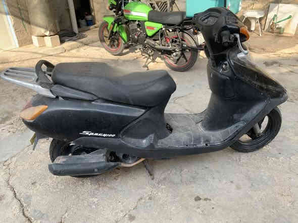 الدراجه كاطعه نار بسبب كتف الشحن
ابيع كوم حديد سعرهه ٣٠٠ وبيهه مجال 
للاستفسار واتساب 
***********
