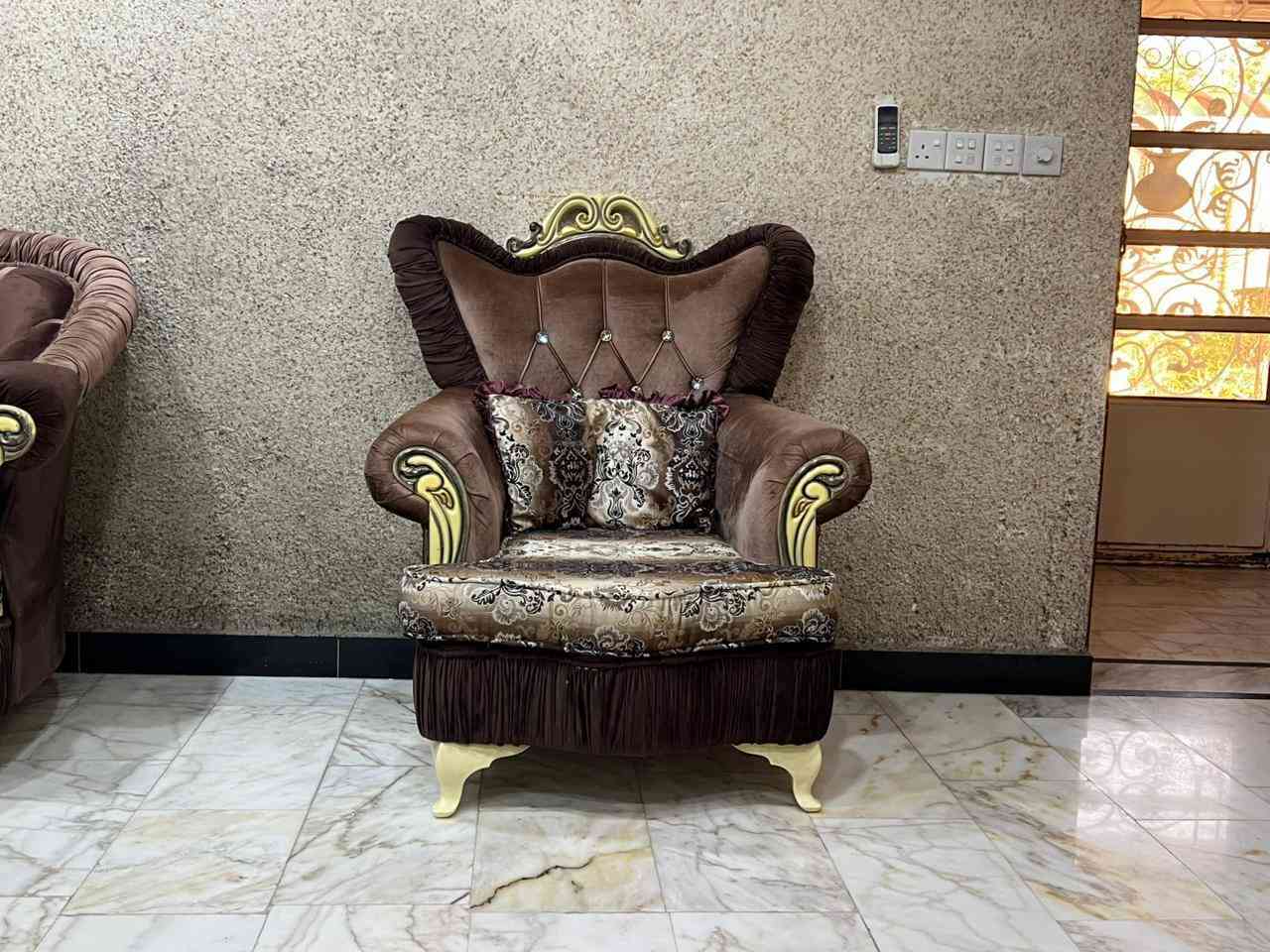 هذا التخم ملكي للبيع 
نظيف لا مكسور ولا بي شي


**إذا كنت صاحب هذا الإعلان وتريد حذفه لأي سبب، رجاءا أرسل رسالة إلى الدعم الفني**