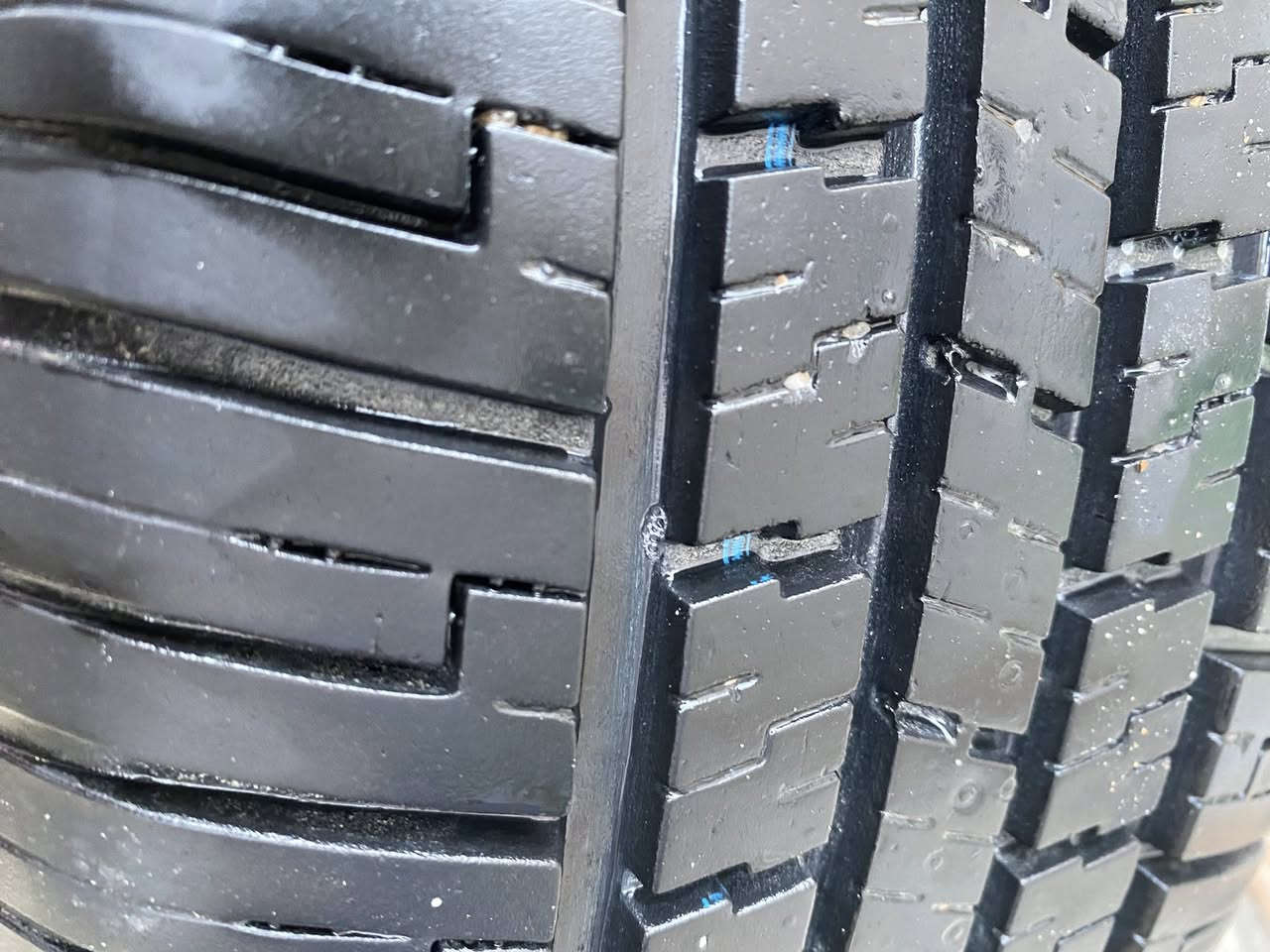 سلام عليكم تخم تاير ابو الخطه قياس 15/195/65 جدد مشدودات سبوع مكاني نجف سعرهن 300 وبيهن مجال *********** غير متواجد على فيس
