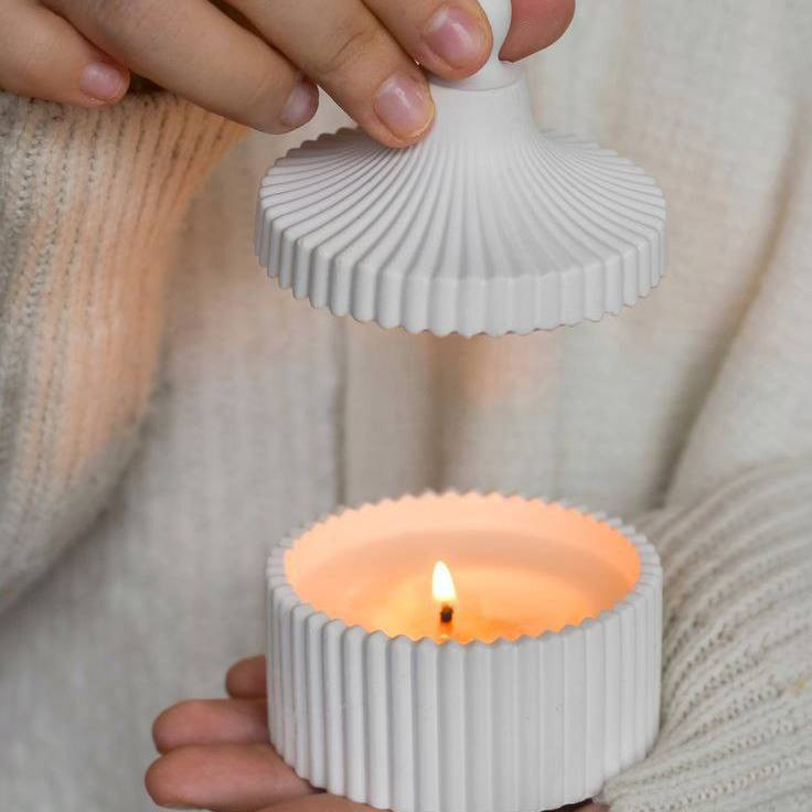 لأنهم الضياء الذي لا ينطفئ.. استقبلوا عيد المعلم بهدايا تليق بمقامهم! 🍎✨

بمناسبة قرب عيد المعلم، جهزنا لكم مجموعة "الوفاء" الحصرية التي تجمع بين رقيّ التصميم وجمال الطبيعة:

🕯️ شموع معطرة: مصنوعة من زيوت عطرية فاخرة لتضيف لمسة من الهدوء والسكينة لمكتب معلمك المفضل.
🪨 قطع حجرية مميزة: منقوشة بدقة أو بتصاميم طبيعية، لتبقى ذكرى تدوم طويلاً تماماً كأثر المعلم في نفوسنا.

🎁 العرض المميز:

بوكسات هدايا جاهزة (شمعة + قطعة حجرية).

إمكانية الحفر الشخصي (اسم المعلم أو عبارة إهداء) على الحجر أو الشمع.

ليكن إهداؤك هذا العام مختلفاً ومميزاً كتميزهم. 🤍

📍 للحجز أو الاستفسار، تواصلوا معنا عبر الرسائل 
🚚 يتوفر شحن لجميع المناطق.

#عيد_المعلم #هدايا_معلمين #شموع_هاند_ميد #أحجار_طبيعية #هدايا_فخمة #عروض_عيد_المعلم


**إذا كنت صاحب هذا الإعلان وتريد حذفه لأي سبب، رجاءا أرسل رسالة إلى الدعم الفني**