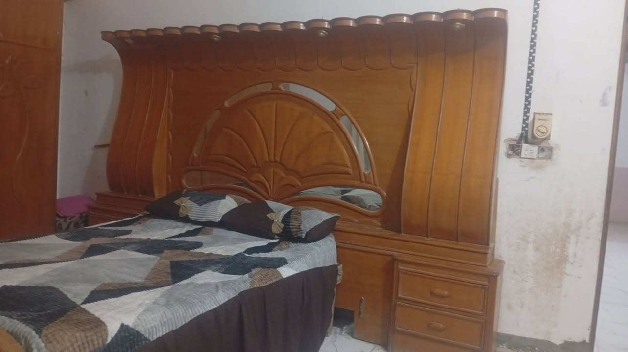 للبيع غرفه تخبل كلش نضيفه ب650وبيه مجال قليللل التواصل  ***********
