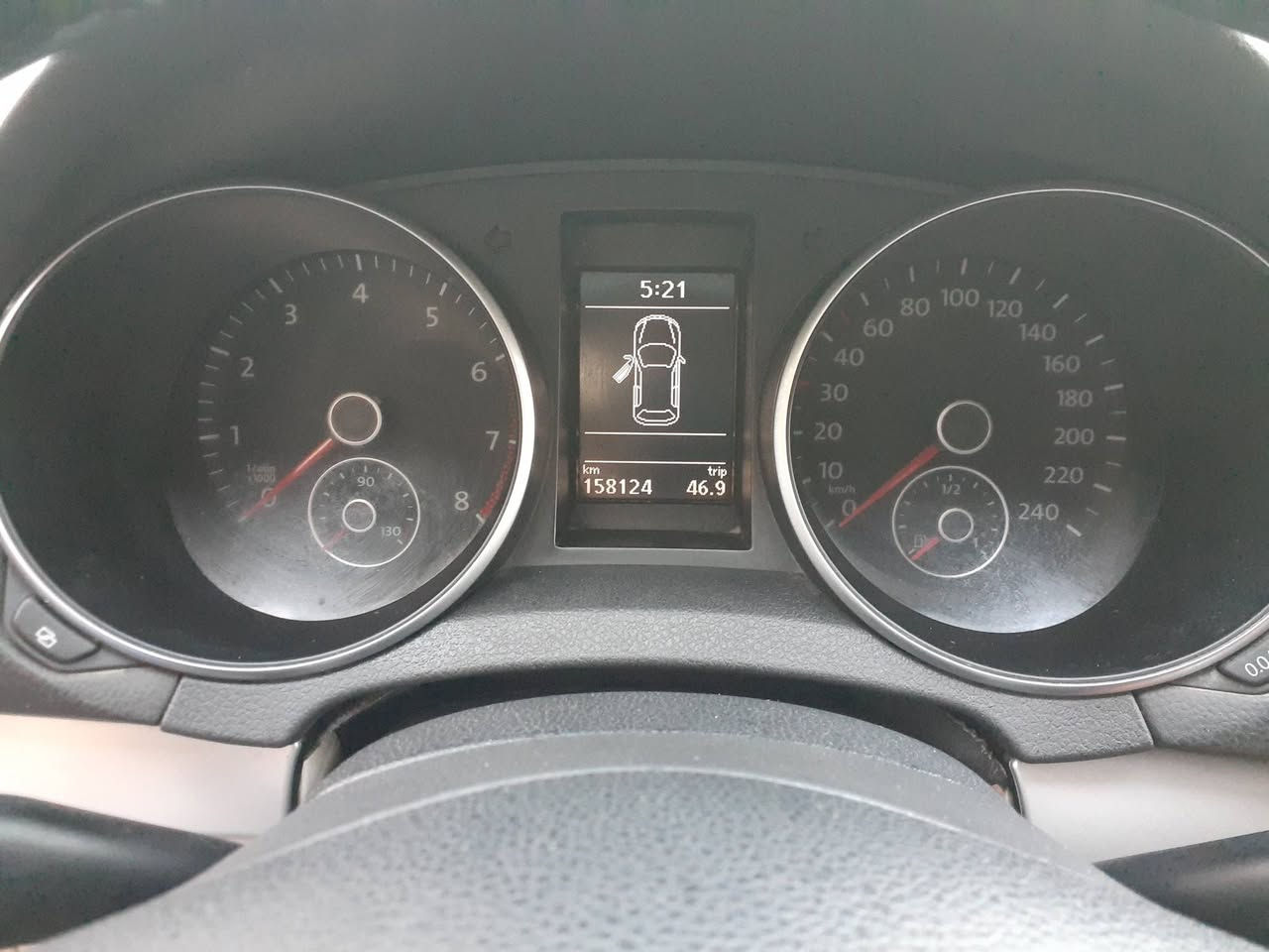 من رخصت اصحاب الاكروب
كولف ١٢ خليجي ١٦٠٠
فول عدا البصمه ماشيه ١٥٨ كير محرك تبريد مكفول تايرات ٨٠ بل المية بيه جم قطعه بارد 
ابكد الشبر اشخوط اباب الصدر وبارد بل الجاملغ وطعجة بل الدوسة مال السايق اثر الجك
السعر ٩٠ ورقة وبيه مجال شي بصيط
العنوان بغداد حي القاهرة تليفون *********** بيه وتساب
